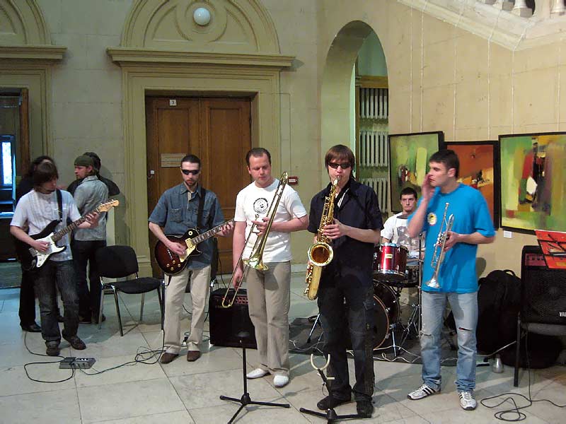 - -...  - Chiefz-band.