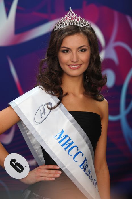 Корона конкурса «Мисс Беларусь-2012» увенчала голову Юлии Скалкович из Бреста. Картинка