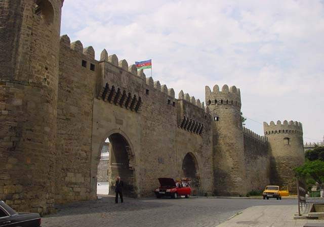 Ворота в Старый город. Город Баку. Интересные места Баку.