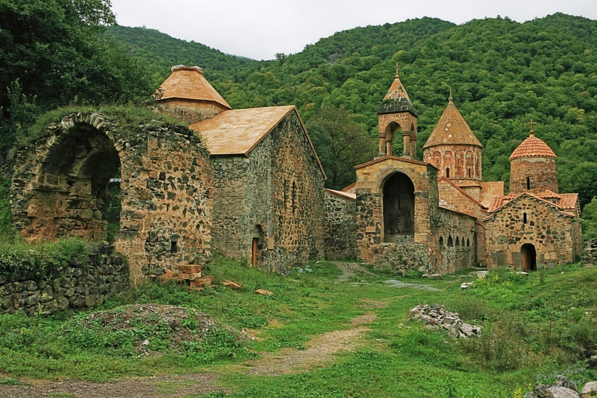 Монастырь Дадиванк. Армянская архитектура