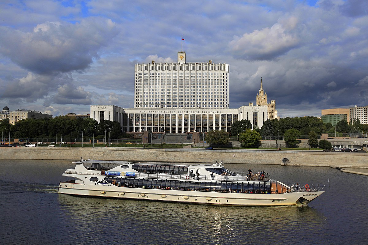 Дом правительства Российской федерации. Белый дом в Москве. Где находится.  Кутузовский проспект. На карте Москвы. Новый Арбат. Краснопресненская  набережная. Фото - карта Москвы. Москва. Фото со спутника. Картинки Москвы.  Реферат. Доклад. Картинка.