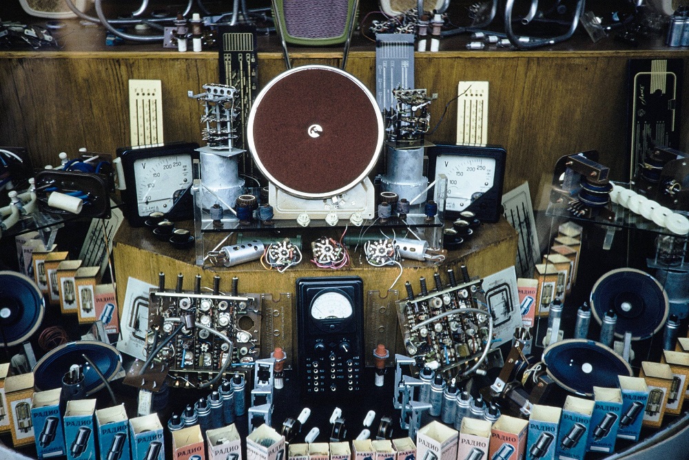 Радиотовары в магазине Москвы в 1959 году  фото
